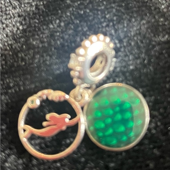 Pandora Disney-Ariel “Part of Your World” Charm - Picture 6 of 8